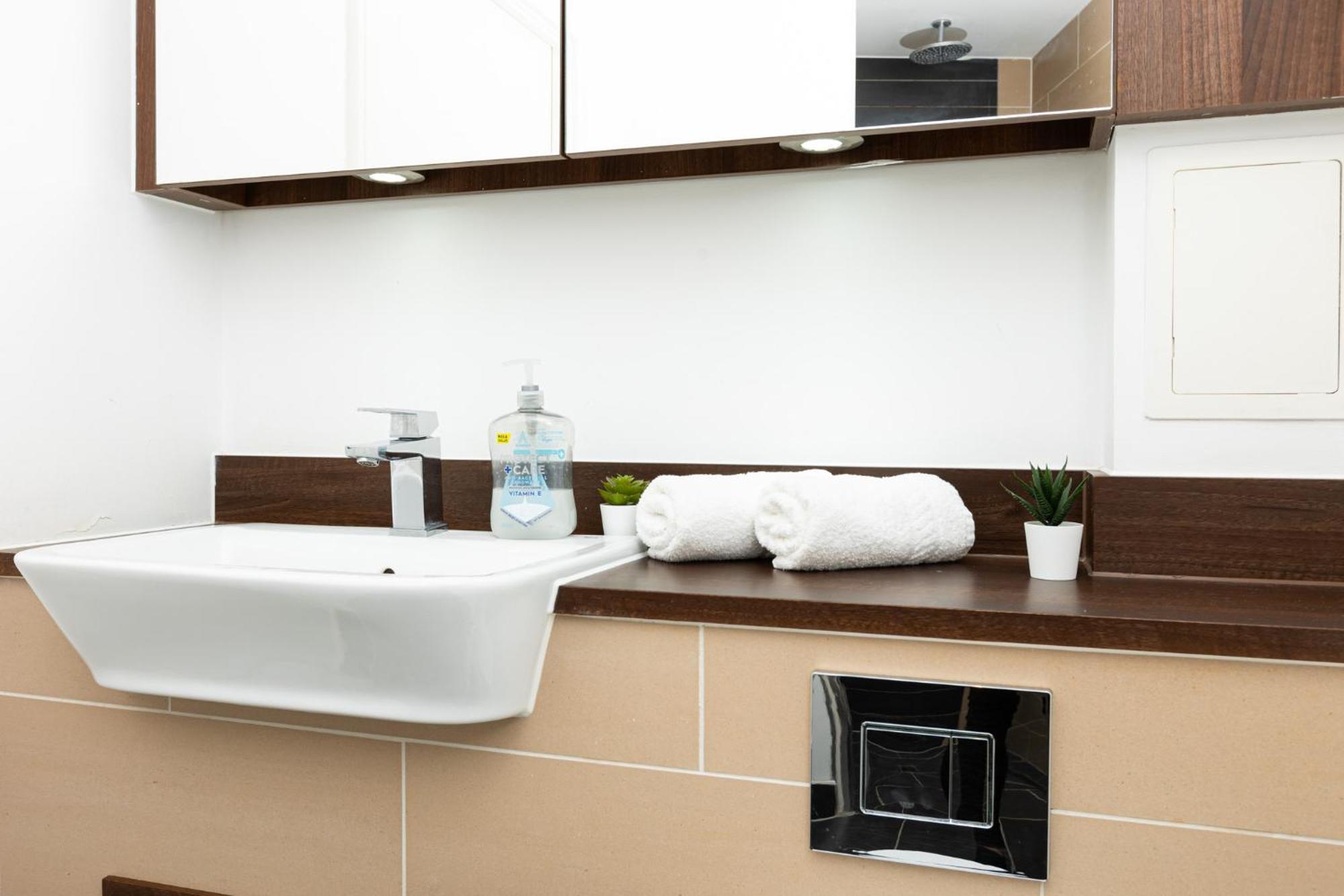 Bright & Cozy 1 Bdr Apt Wcharming Private Terrace * Londres